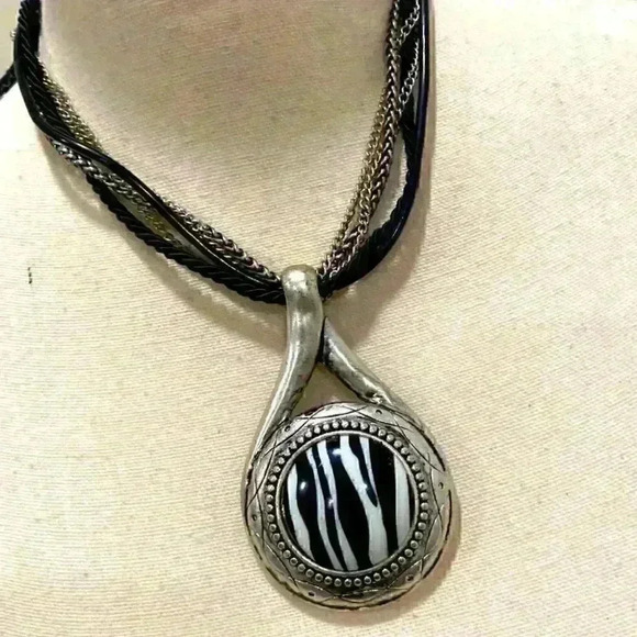 Necklace - Picture 1 of 5
